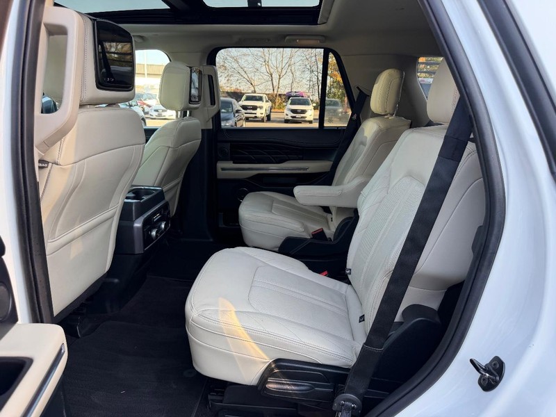 Ford Expedition Vehicle Full-screen Gallery Image 11