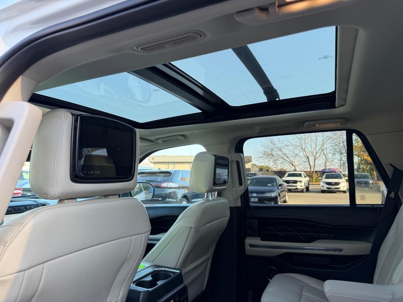 Ford Expedition Vehicle Full-screen Gallery Image 12