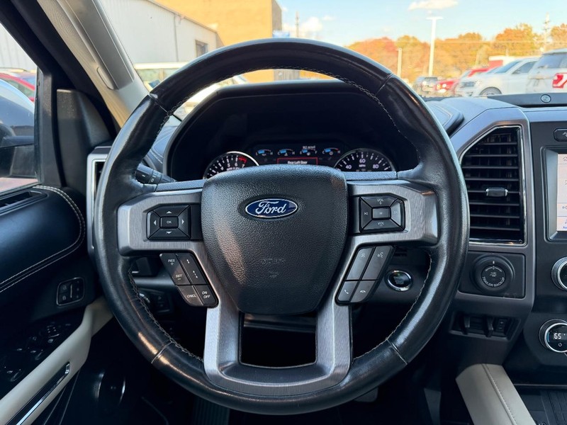 Ford Expedition Vehicle Full-screen Gallery Image 16