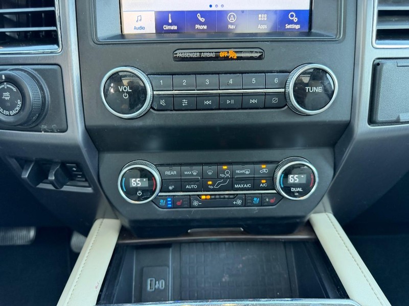 Ford Expedition Vehicle Full-screen Gallery Image 20