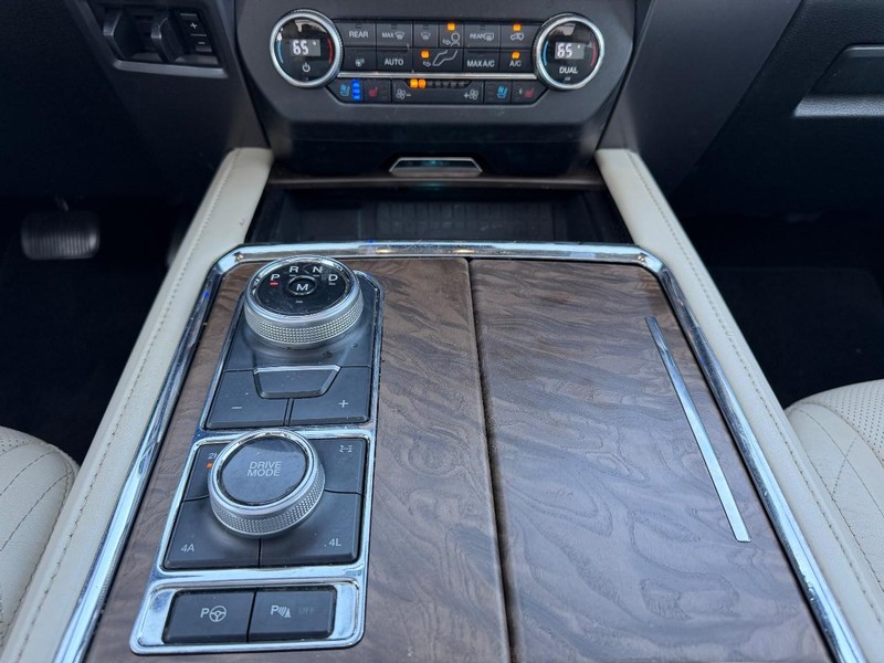 Ford Expedition Vehicle Full-screen Gallery Image 21