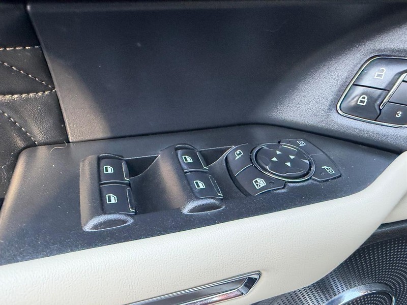 Ford Expedition Vehicle Full-screen Gallery Image 23