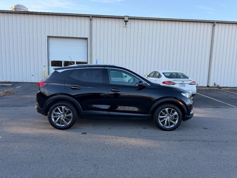 Buick Encore GX Vehicle Full-screen Gallery Image 04