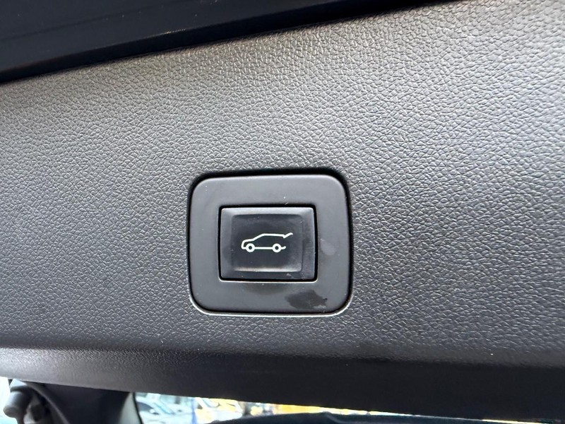 Buick Encore GX Vehicle Full-screen Gallery Image 08