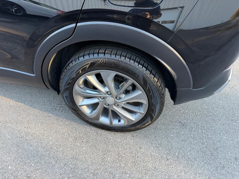 Buick Encore GX Vehicle Full-screen Gallery Image 09