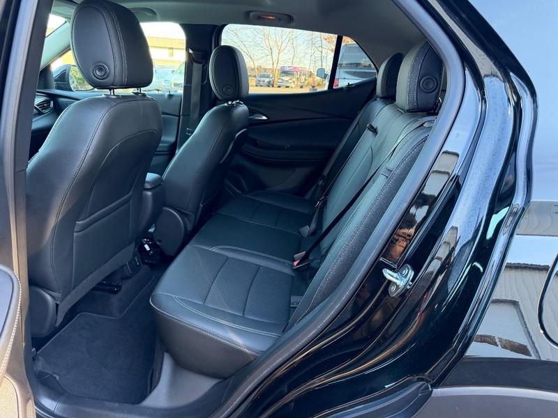 Buick Encore GX Vehicle Full-screen Gallery Image 10