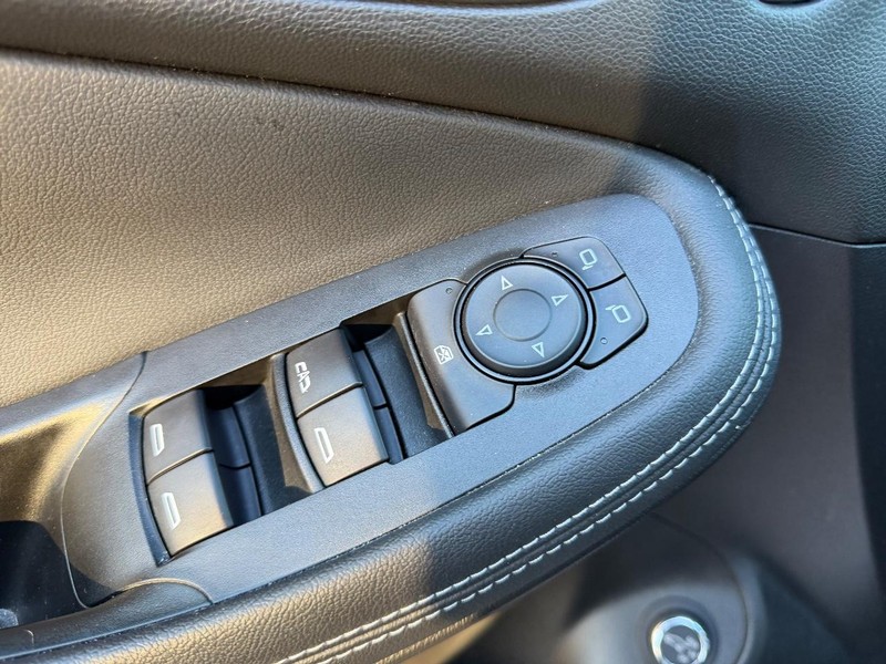 Buick Encore GX Vehicle Full-screen Gallery Image 20