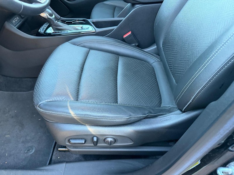 Buick Encore GX Vehicle Full-screen Gallery Image 22