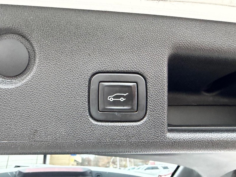 Chevrolet Equinox Vehicle Full-screen Gallery Image 08