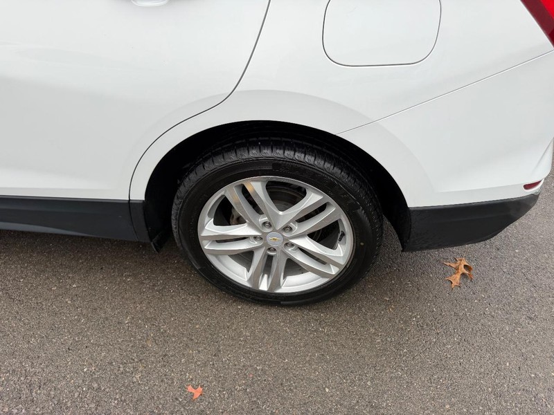 Chevrolet Equinox Vehicle Full-screen Gallery Image 09