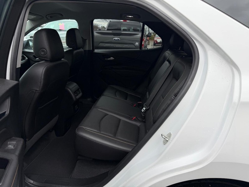 Chevrolet Equinox Vehicle Full-screen Gallery Image 10