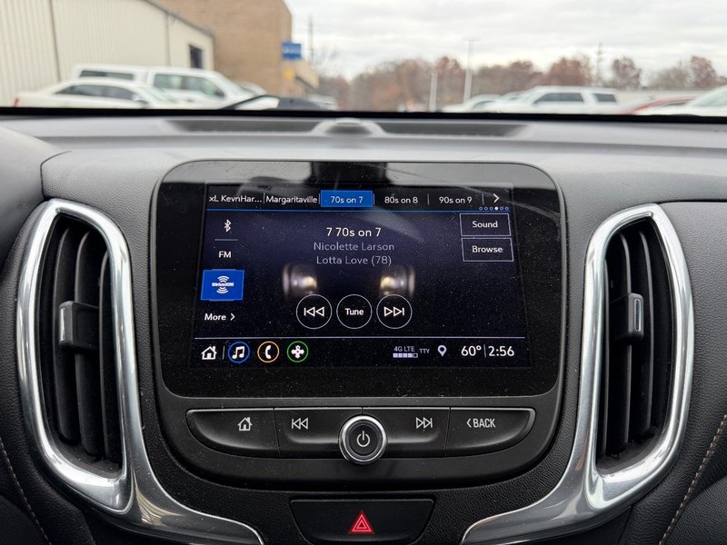 Chevrolet Equinox Vehicle Full-screen Gallery Image 15