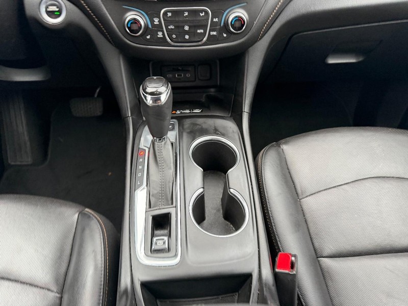 Chevrolet Equinox Vehicle Full-screen Gallery Image 17