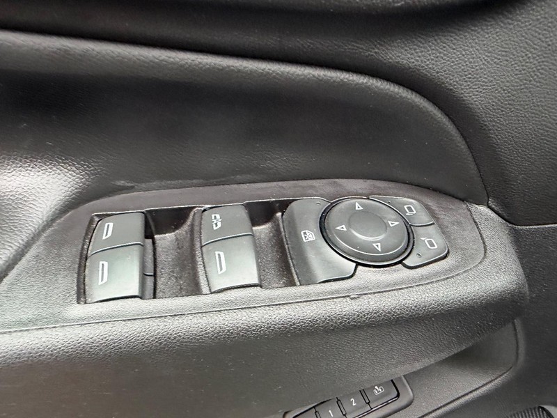 Chevrolet Equinox Vehicle Full-screen Gallery Image 19