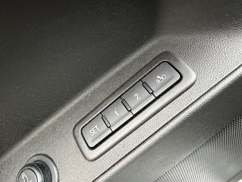 Chevrolet Equinox Vehicle Full-screen Gallery Image 20