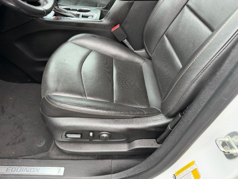 Chevrolet Equinox Vehicle Full-screen Gallery Image 21