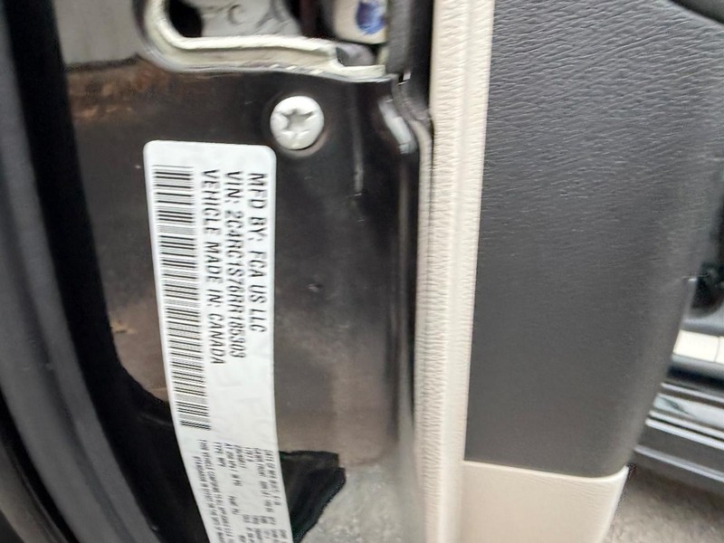 Chrysler Pacifica Vehicle Full-screen Gallery Image 27