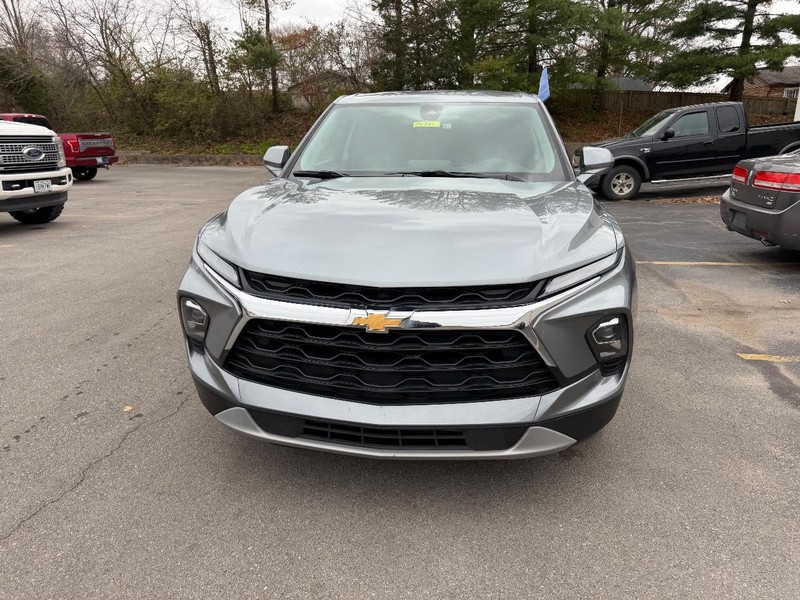 Chevrolet Blazer Vehicle Full-screen Gallery Image 02