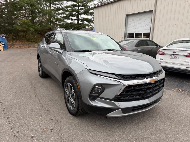 Chevrolet Blazer Vehicle Full-screen Gallery Image 03