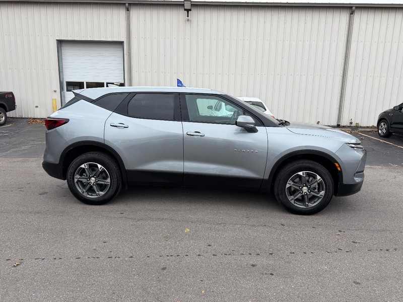 Chevrolet Blazer Vehicle Full-screen Gallery Image 05