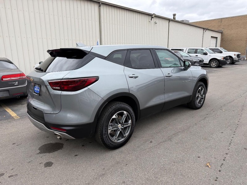 Chevrolet Blazer Vehicle Full-screen Gallery Image 06