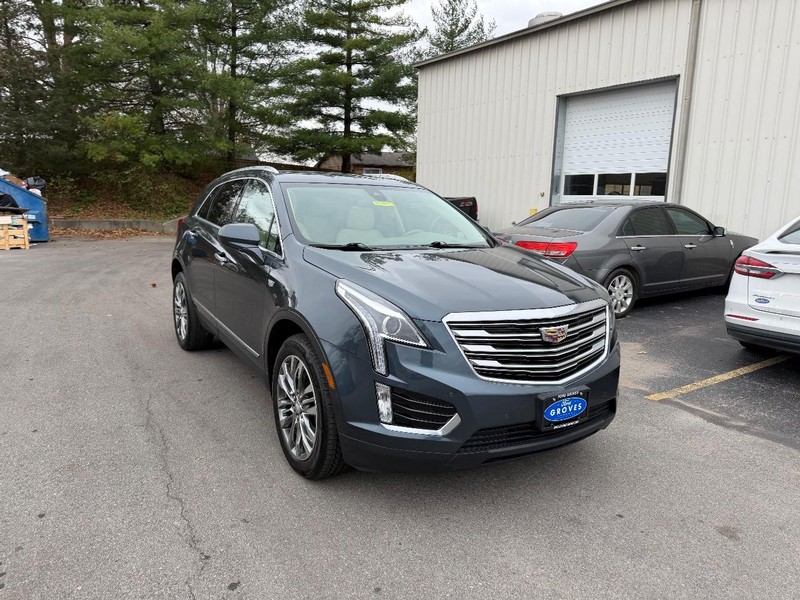 Cadillac XT5 Vehicle Full-screen Gallery Image 03