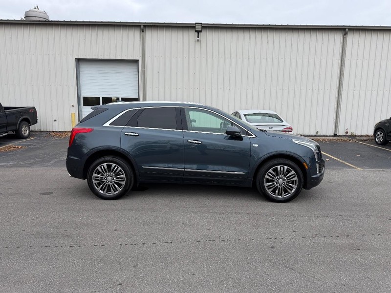 Cadillac XT5 Vehicle Full-screen Gallery Image 04