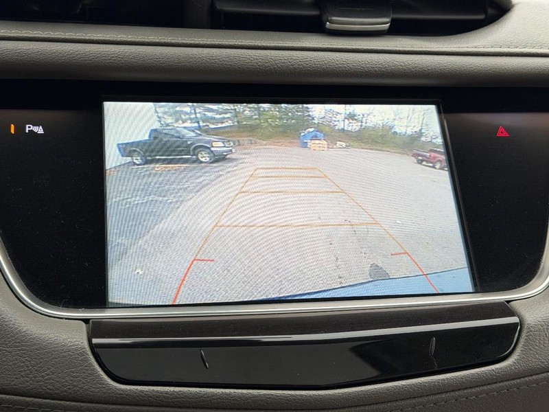 Cadillac XT5 Vehicle Full-screen Gallery Image 25