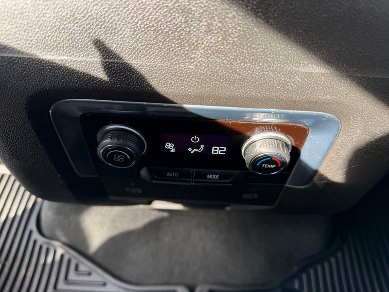 Chevrolet Tahoe Vehicle Full-screen Gallery Image 12