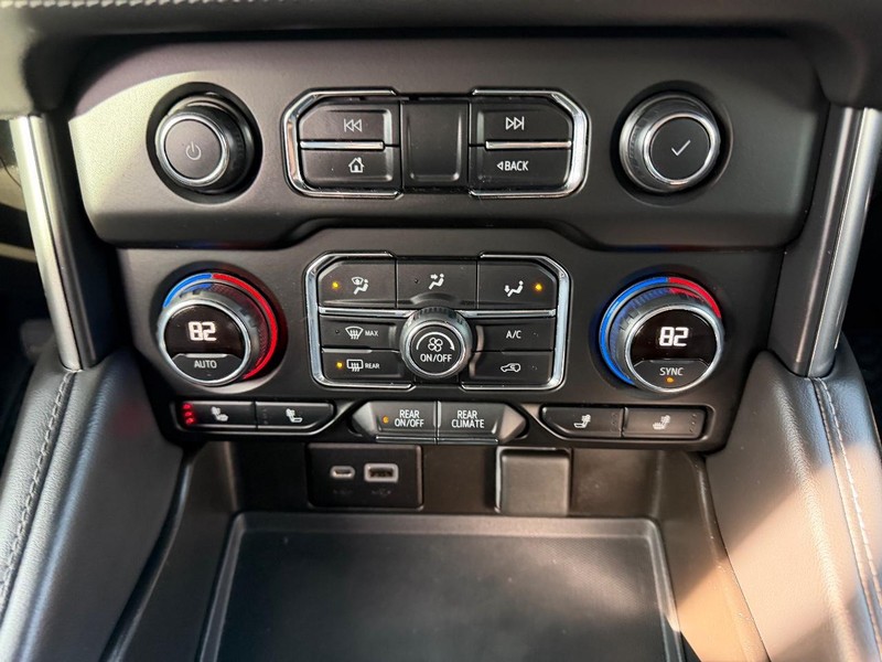 Chevrolet Tahoe Vehicle Full-screen Gallery Image 19