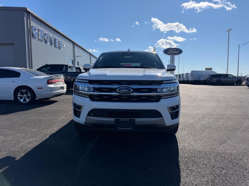 Ford Expedition Max Vehicle Full-screen Gallery Image 02