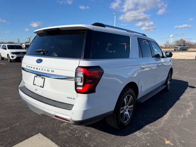 Ford Expedition Max Vehicle Full-screen Gallery Image 05