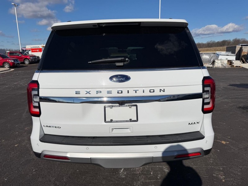 Ford Expedition Max Vehicle Full-screen Gallery Image 06