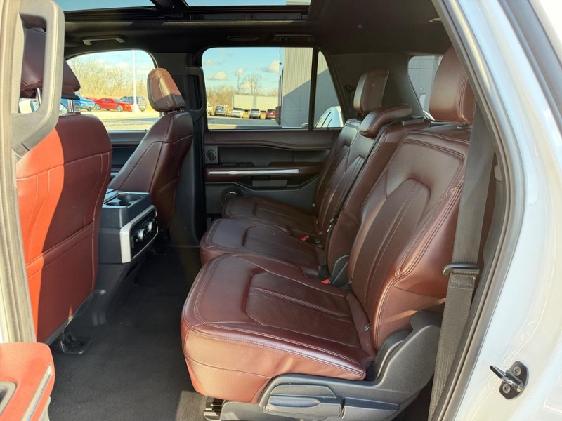Ford Expedition Max Vehicle Full-screen Gallery Image 11