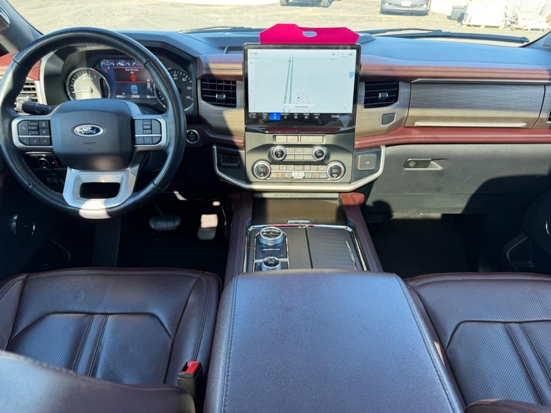 Ford Expedition Max Vehicle Full-screen Gallery Image 14