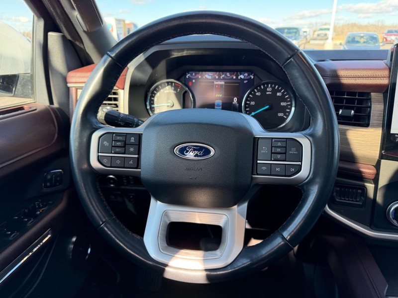 Ford Expedition Max Vehicle Full-screen Gallery Image 15