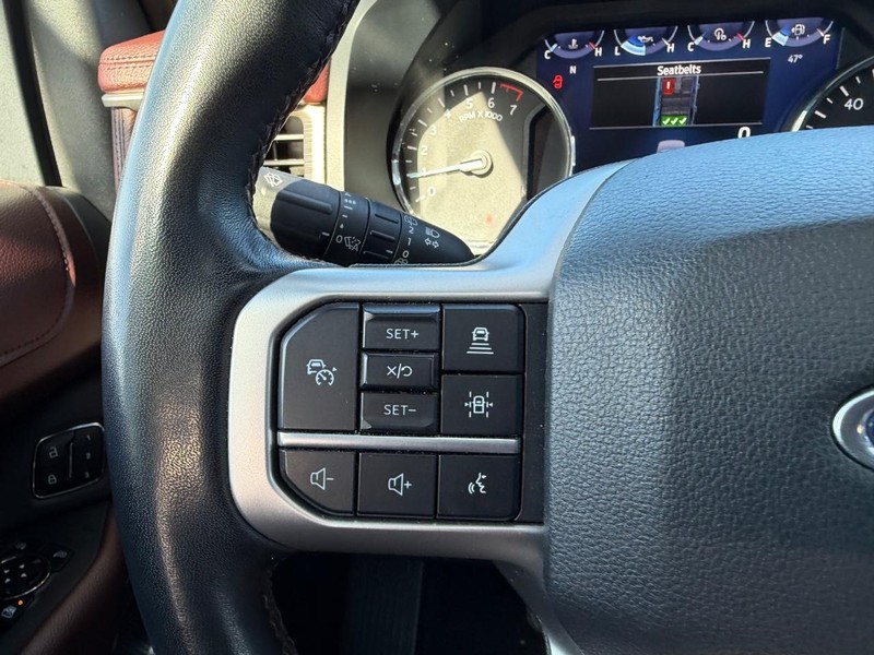 Ford Expedition Max Vehicle Full-screen Gallery Image 16