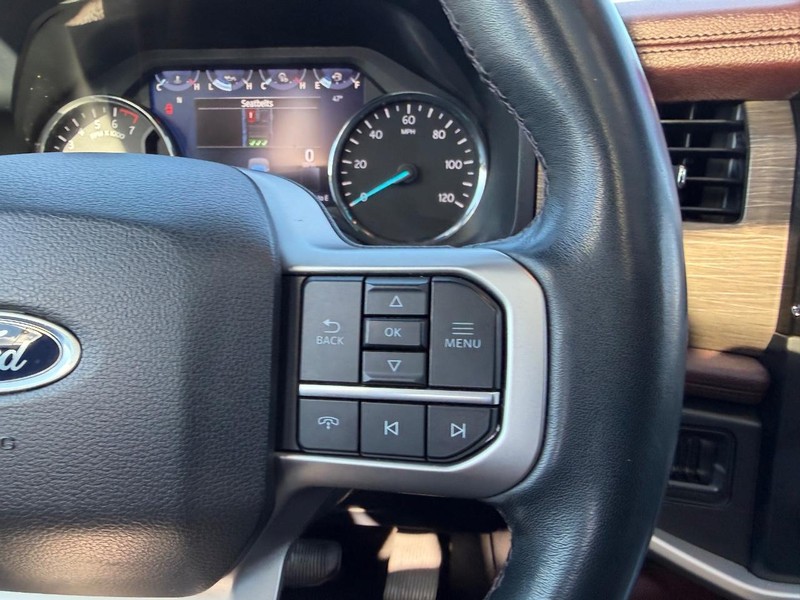 Ford Expedition Max Vehicle Full-screen Gallery Image 17