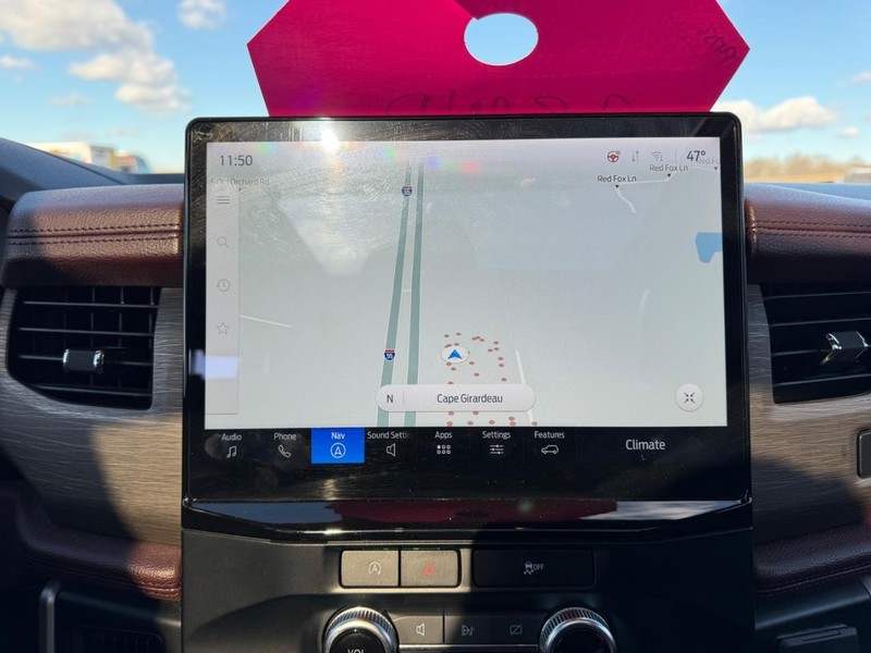 Ford Expedition Max Vehicle Full-screen Gallery Image 18