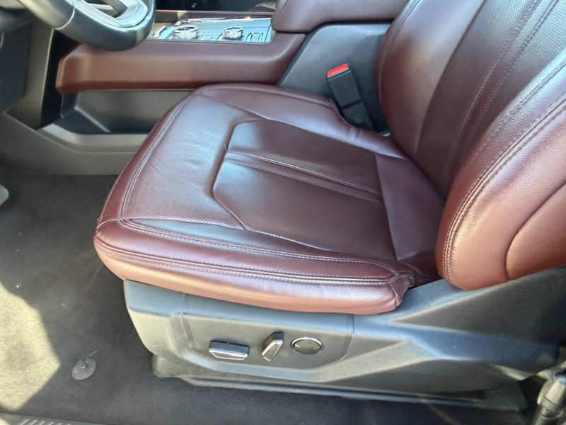 Ford Expedition Max Vehicle Full-screen Gallery Image 24