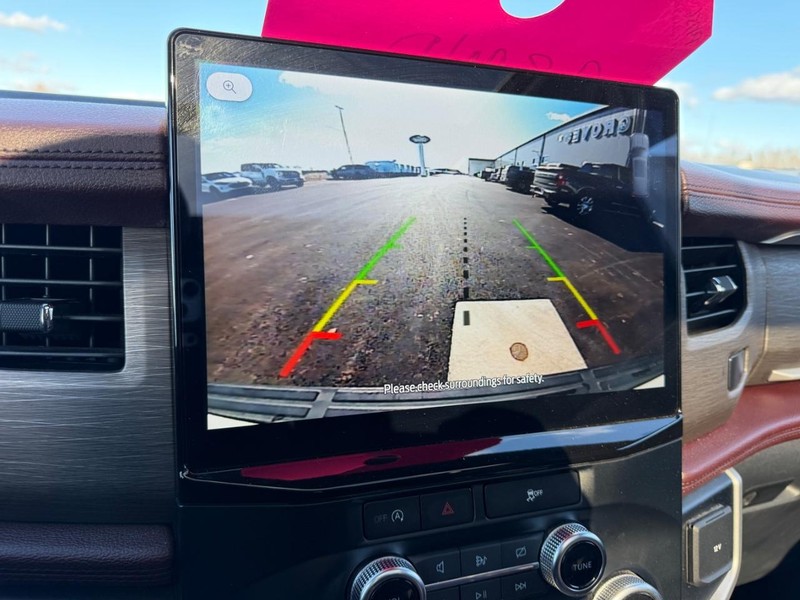 Ford Expedition Max Vehicle Full-screen Gallery Image 26