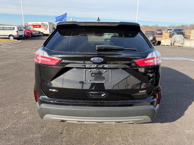 Ford Edge Vehicle Full-screen Gallery Image 06