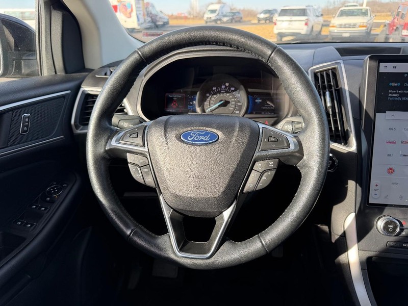 Ford Edge Vehicle Full-screen Gallery Image 11