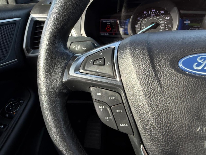 Ford Edge Vehicle Full-screen Gallery Image 12