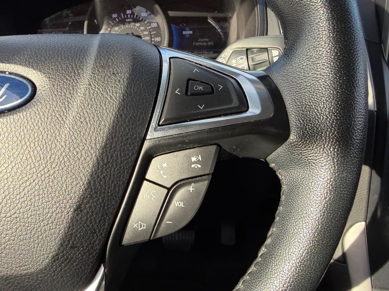 Ford Edge Vehicle Full-screen Gallery Image 13