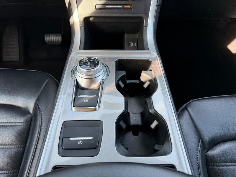 Ford Edge Vehicle Full-screen Gallery Image 16