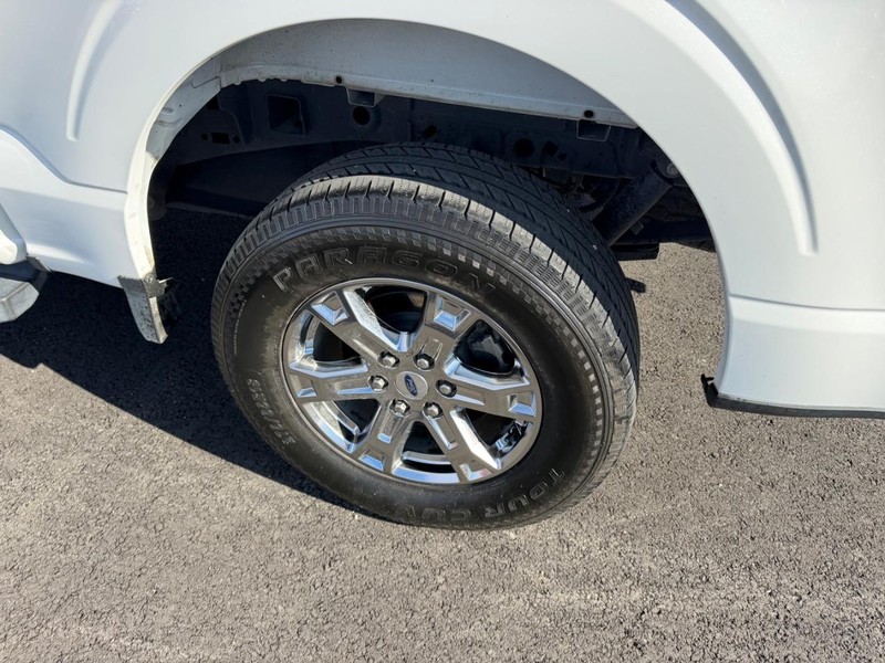 Ford F-150 Vehicle Full-screen Gallery Image 08