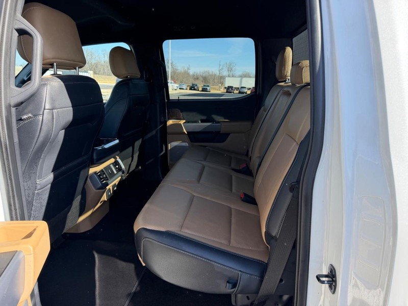 Ford F-150 Vehicle Full-screen Gallery Image 09