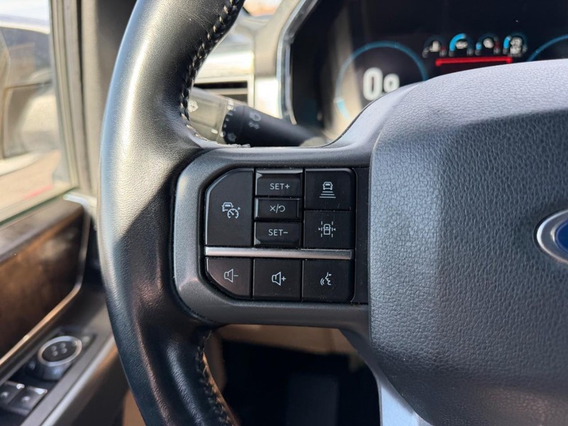 Ford F-150 Vehicle Full-screen Gallery Image 12