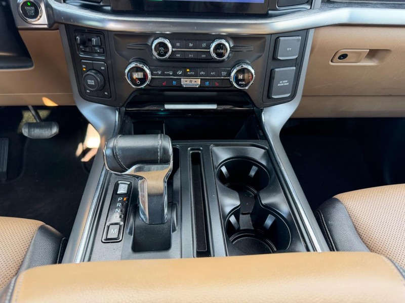 Ford F-150 Vehicle Full-screen Gallery Image 16